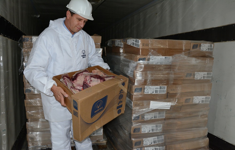 Ir para  <p>O primeiro embarque de carne in natura produzida no Rio Grande do Sul com destino aos Estados Unidos ocorreu nessa quinta-feira (2). O envio de dois cont&ecirc;ineres, totalizando 52 toneladas, partiu da unidade Marfrig de...